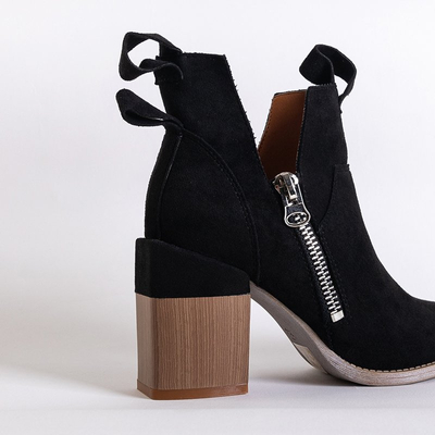 Schwarze Damenstiefel auf einem eckigen Pfosten Darera - Schuhe