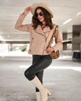 світло-коричневий