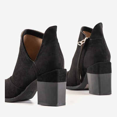 Schwarze Damenstiefeletten mit Ausschnitten aus Namibia - Schuhe