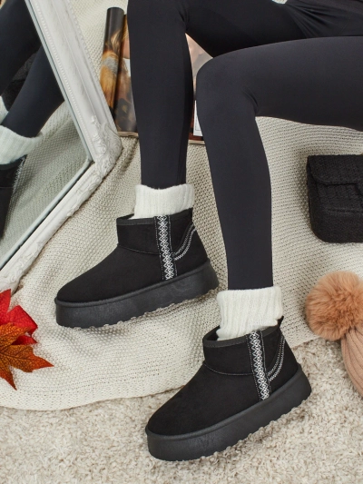 Kurze Damenstiefel a'la Schneestiefel Pravel