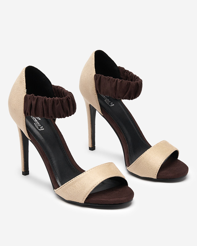 Beige Damensandalen an einer Nadel Veraxy - Schuhe