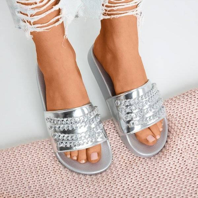 OUTLET Silberne Hausschuhe mit einer Kette Slivien - Footwear