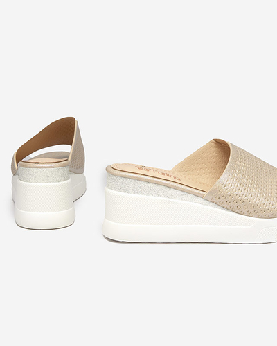 Durchbrochene Keilpantoffeln für Damen in Gold mit Neritas aus Brokat - Schuhe