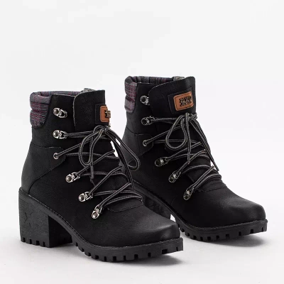 OUTLET Schwarze Damenstiefel auf dem Royaltan-Pfosten - Schuhe