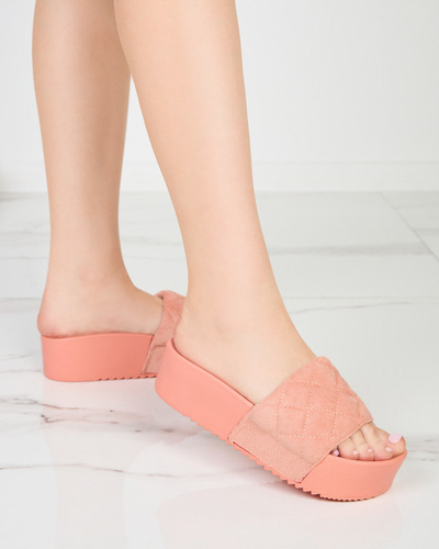 Рожеві стьобані шльопанці на платформі Koriner