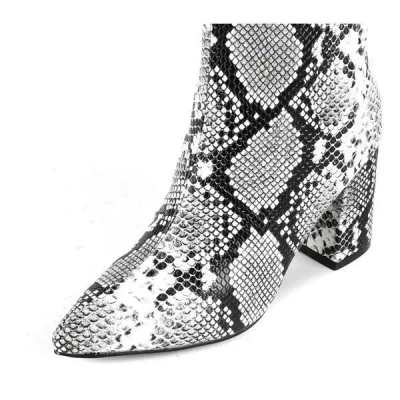 OUTLET Schwarz-weiße Stiefel auf einem Pfosten mit Serpentinenmuster Verano - Schuhe