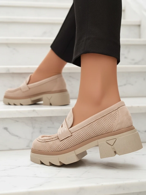 Бежеві жіночі ажурні мокасини на суцільній підошві Ejina - Взуття