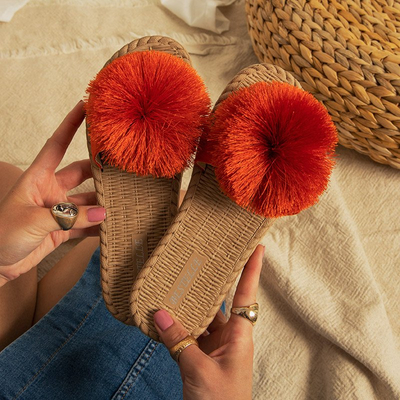 Жіночі шльопанці з помпоном в помаранчевому кольорі Azrail