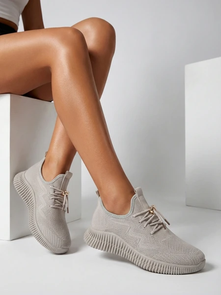 Aurelia Bianca - weiße Damen-Sneakers von Royalfashion mit flacher Sohle