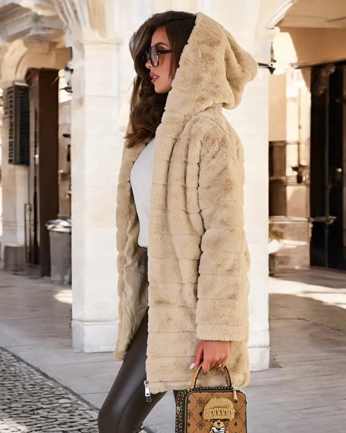 Жіноче хутряне пальто Royalfashion Бежеве