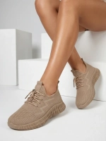 коричневий