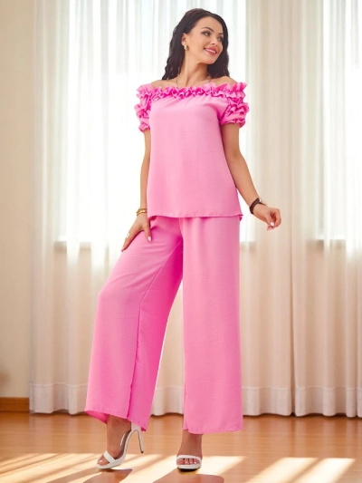 Royalfashion Damen-Set mit einer kurzärmligen, schulterfreien Bluse und dekorativem Ausschnitt sowie weit ausgestellten Hosen