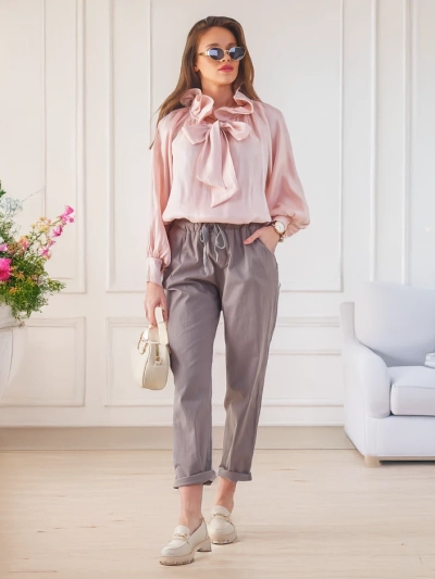 Royalfashion Schimmernde Damenbluse mit dekorativem Kragen