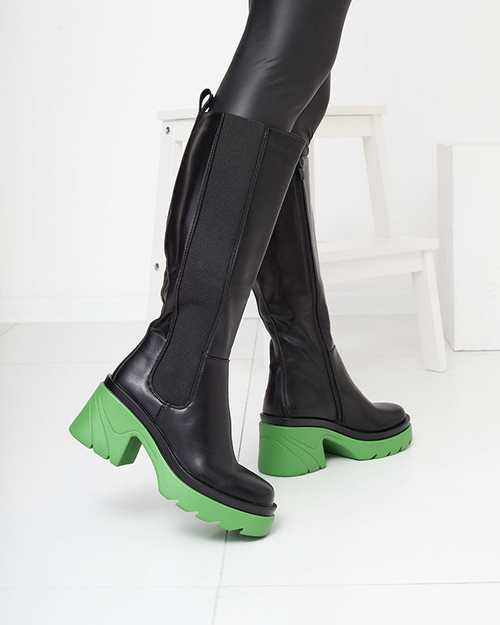 Чорні жіночі чоботи на суцільній зеленій підошві Beriwa - Взуття