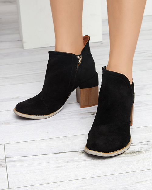 Чорні жіночі ботильйони з вирізами Plinara