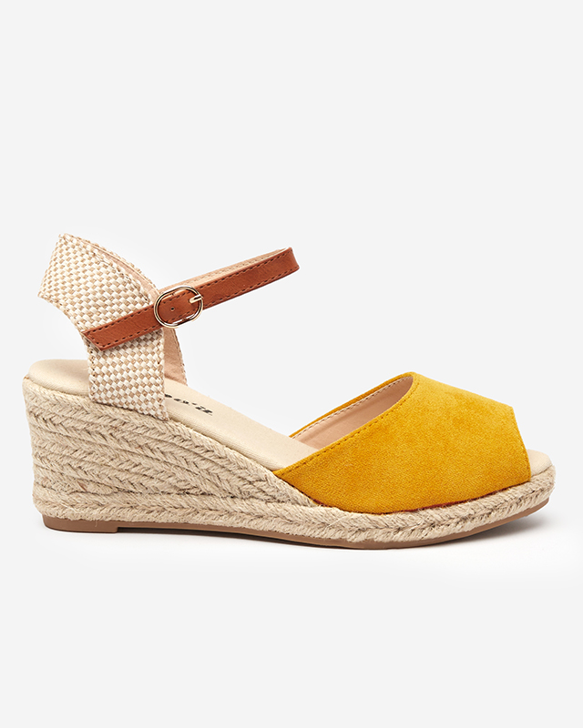 OUTLET Gelbe Damensandalen a'la Espadrilles auf Keilabsatz Nexi - Schuhe