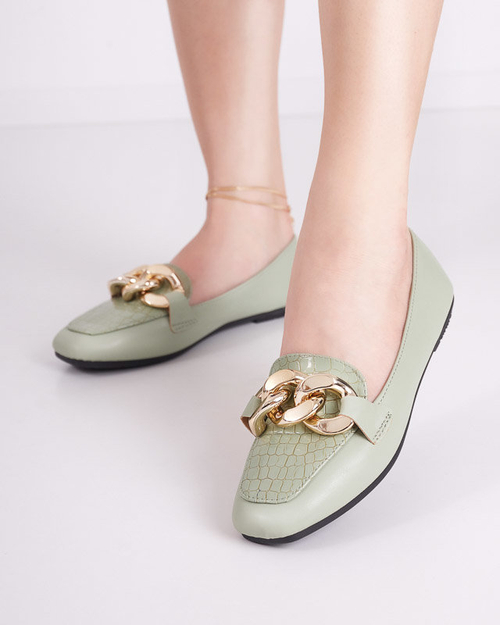 OUTLET Зелені жіночі лофери з екошкіри на ланцюжку Flamii - Взуття