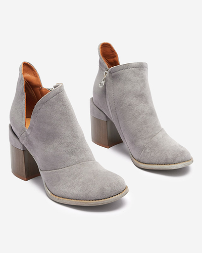Hellgraue Damenstiefeletten mit Cintura-Ausschnitten - Schuhe