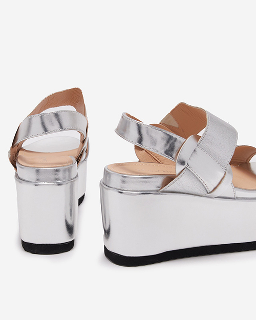 Жіночі сріблясті босоніжки з екошкіри на платформі Kosall-Footwear