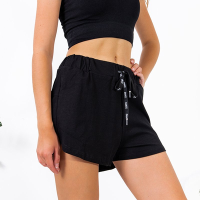 Schwarze Damen-Shorts mit der Aufschrift - Kleidung