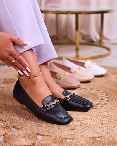 Royalfashion Schwarze Damen Mokassins mit Goldverzierung Olerika