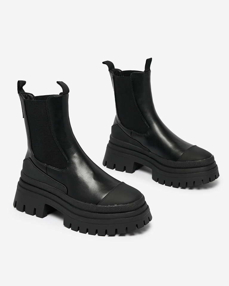 Royalfashion Damenstiefel mit flachem Absatz in Schwarz Neyda