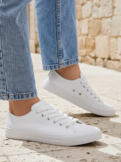Aurelia Bianche – weiße Royalfashion Sneakers aus Kunstleder, flach