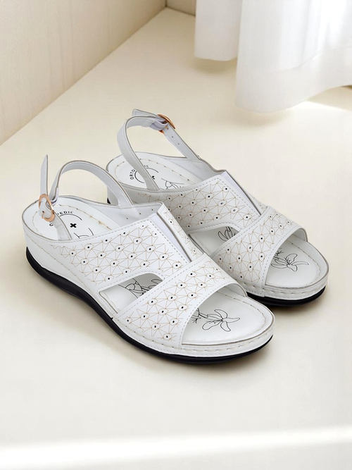 Royalfashion Жіночі сандалі на низькій танкетці Comfort Chic