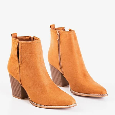 Braune Stiefeletten a'la Cowboystiefel auf einem höheren Pfosten Mevelyno - Footwear