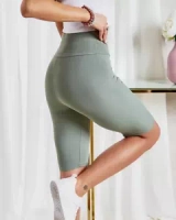 khaki || dunkelgrün