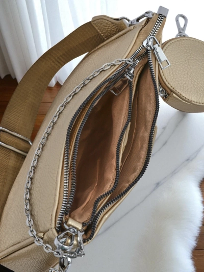 Goldene Calista Multi Handtasche aus Öko-Leder mit Kette und Tasche