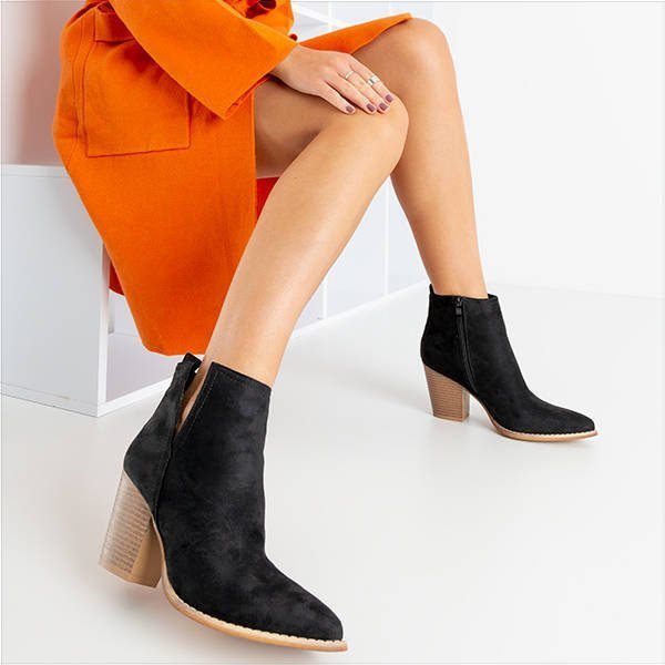 OUTLET Schwarze Stiefel a'la Cowboystiefel auf einem höheren Pfosten Mevelyno - Schuhe