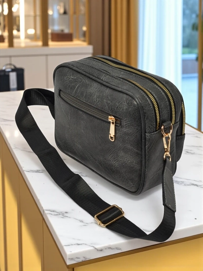 Kleine Damenhandtasche aus Öko-Leder Hidden Thorn