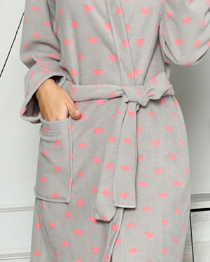 Grauer weicher Damen-Morgenmantel mit Herzen - Kleidung