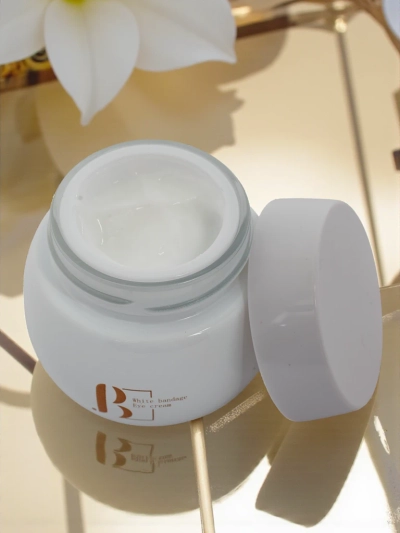 Luxelux White Bandage Feuchtigkeitsspendende Augencreme mit Retinol