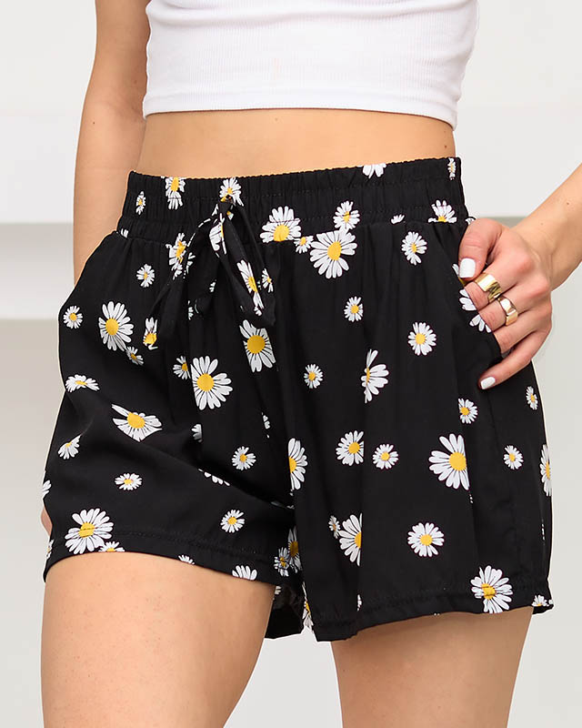 Black Daisy Shorts - Kleidung