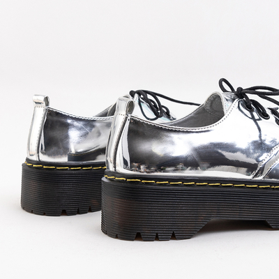 Срібні жіночі лаковані напівчеревики Belita