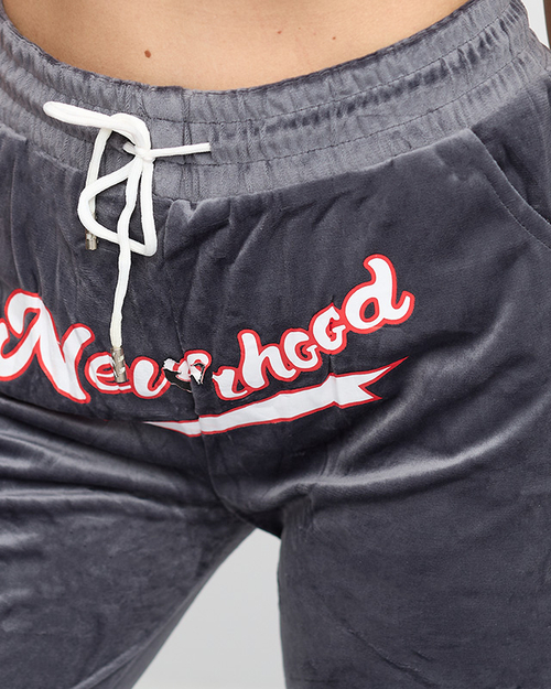 Сірі жіночі велюрові спортивні штани з написом