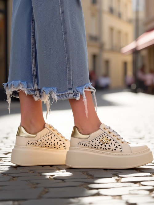 Royalfashion Жіночі спортивні кросівки з перфорацією Jovixi