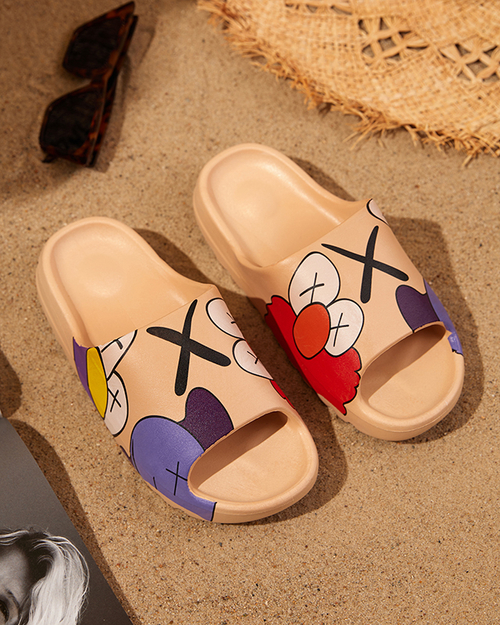 Бежеві жіночі резинові шльопанці з принтом Pfizz