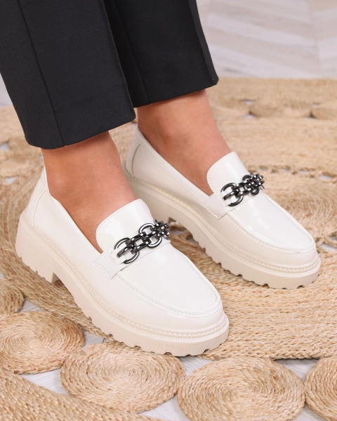 Damen lackierte Mokassins in Creme Farbe Adolos- Footwear