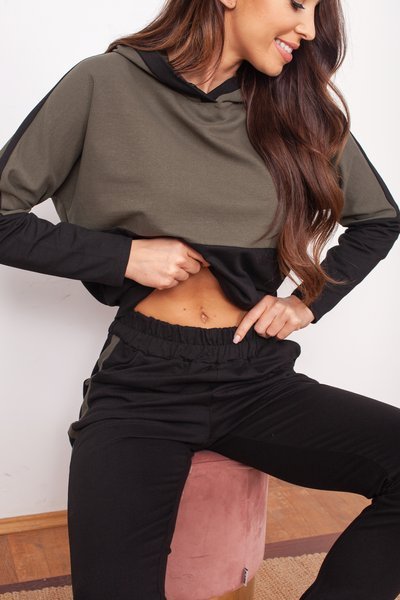 Schwarz-grüner Trainingsanzug für Frauen mit Streifen - Kleidung