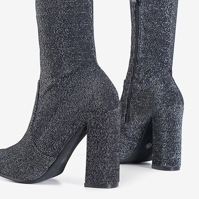 Glänzende Damenstiefel aus Graphit auf dem Goslaw Post - Footwear