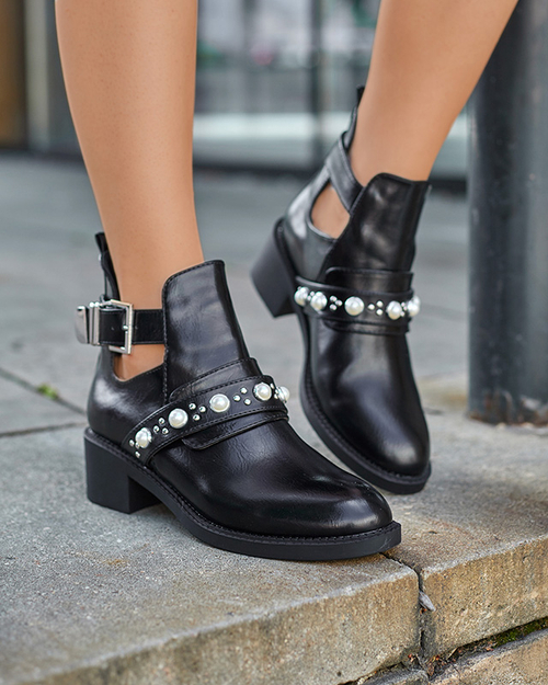 Чорні жіночі чоботи з вирізом Korillo - Взуття