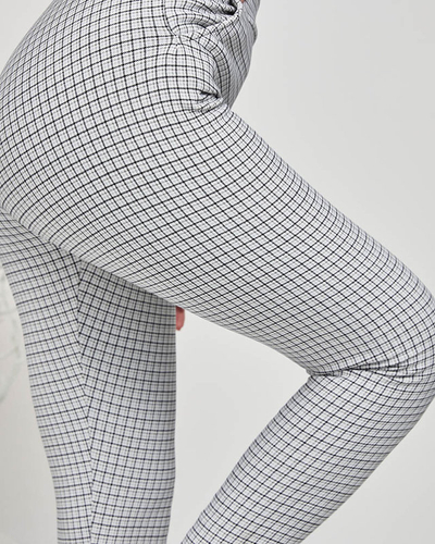 Grau-schwarze karierte Damen-Treggings- Bekleidung