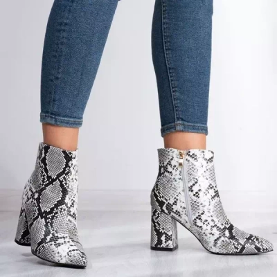 OUTLET Schwarz-weiße Stiefel auf einem Pfosten mit Serpentinenmuster Verano - Schuhe