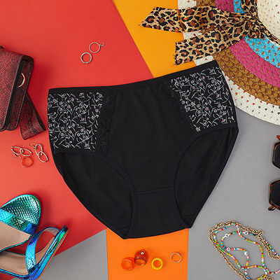 Schwarzes Höschen mit Aufdruck. PLUS SIZE- Unterwäsche