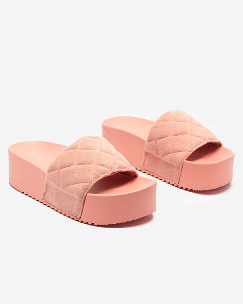 Рожеві стьобані шльопанці на платформі Koriner