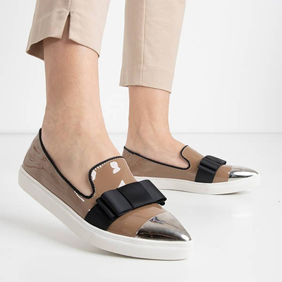 Schlüpfen Sie mit einem lackierten Zeh in Khaki Barbara-Footwear