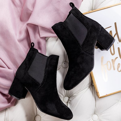 Schwarze Stiefel an einem höheren Pfosten Anabella - Footwear